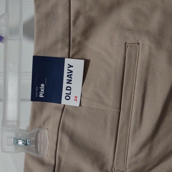 Old Navy HighRise Pixie khaki pants - Picture 5 of 5